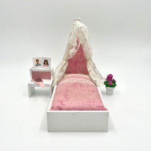Lundby original pink and white canopy bedroom set from 1980’s- Dollhouse item