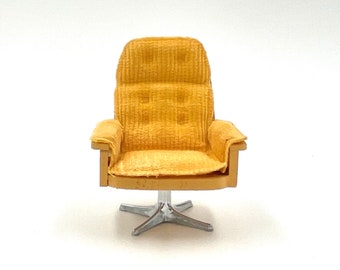 Lundby yellow swivel chair- Dollhouse item