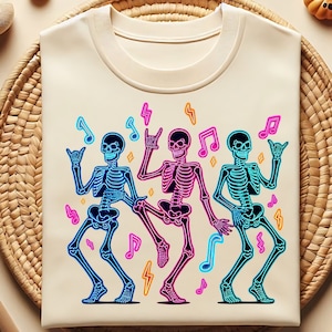 Neon Halloween png, neondansskelet png, neonskelet dansen png, spookachtig seizoen png, spooky vibes png, verlicht Halloween-shirtontwerp