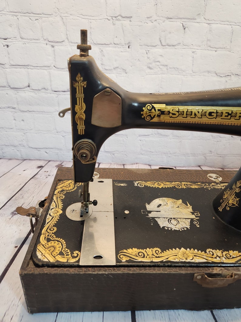 Antique Singer Sewing Machine, 1904, Model 28, Sphinx Design Stunning