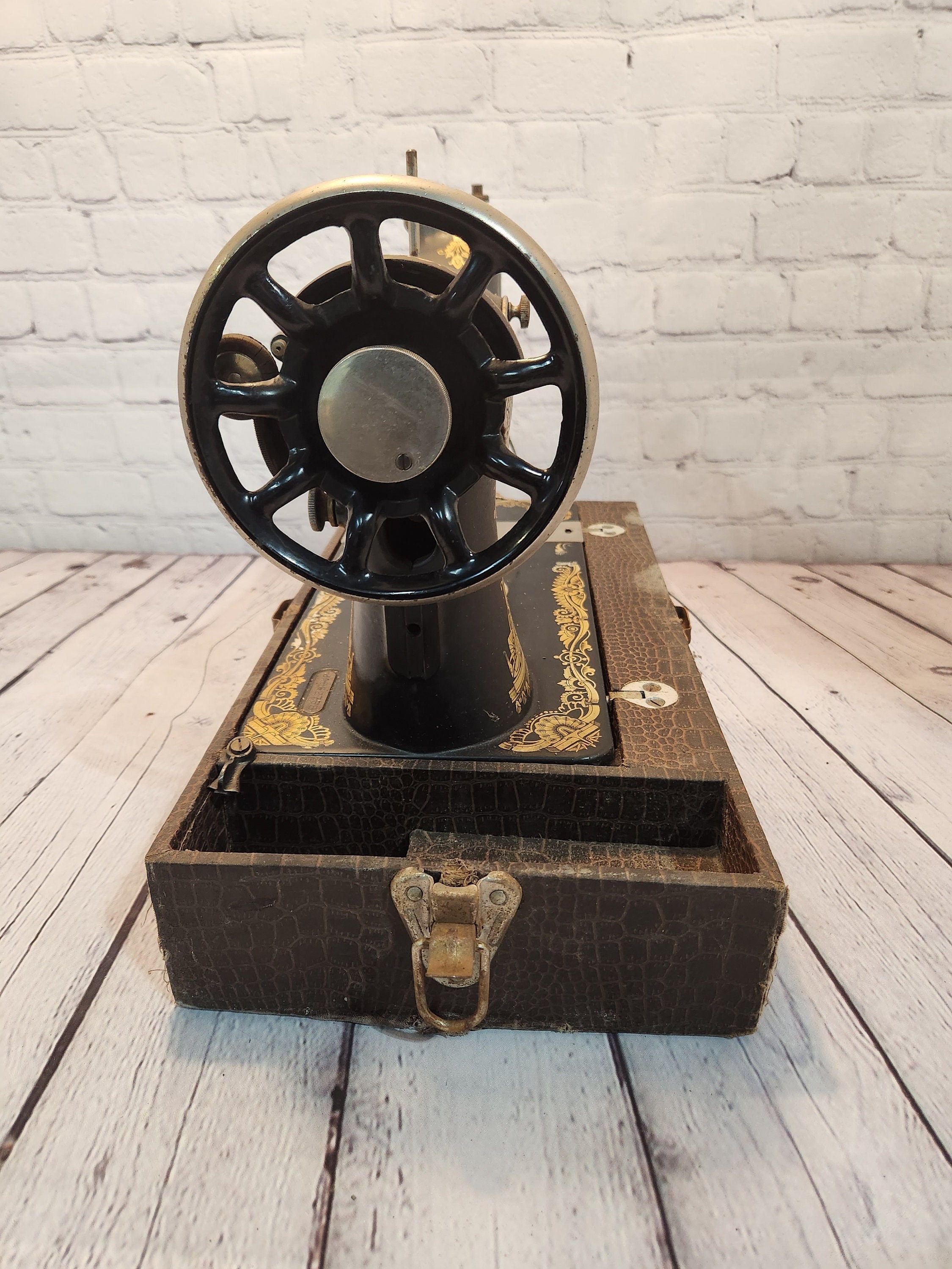Antique Singer Sewing Machine, 1904, Model 28, Sphinx Design