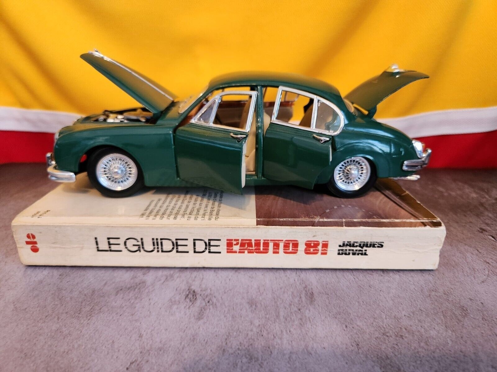 1959 Maisto Jaguar Mark 2 Diecast 1:18 Scale in British