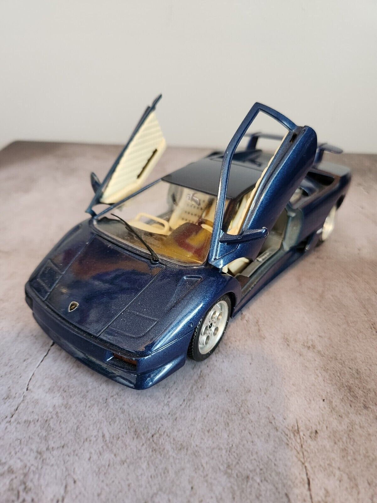Blue 1990 Burago Lamborghini Countach 1:18 Die Cast Made in