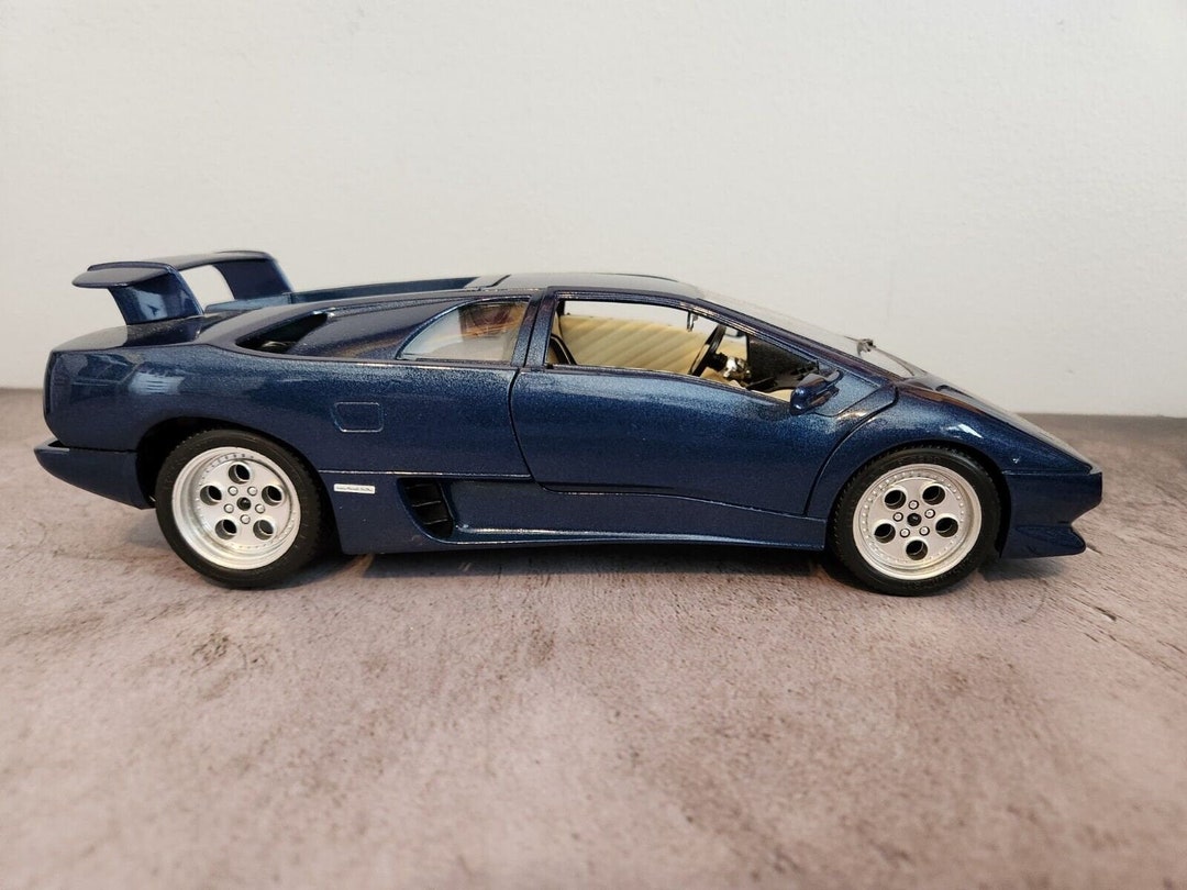 Blue 1990 Burago Lamborghini Countach 1:18 Die Cast Made in