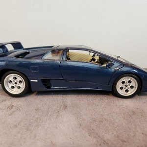 Blue 1990  burago lamborghini countach  1:18 die cast made in italy