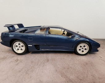 burago LAMBORGHINI COUNTACH（1988） 1/24 Burago Red 1988 Lamborghini Countach 1/24 scale Die Cast model car