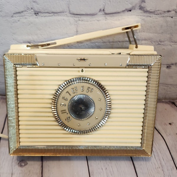 Bulova companion portable vintage radio circa 1955 bulova companion model 203 bling radio ivory and gold. upscale 1950's radios
