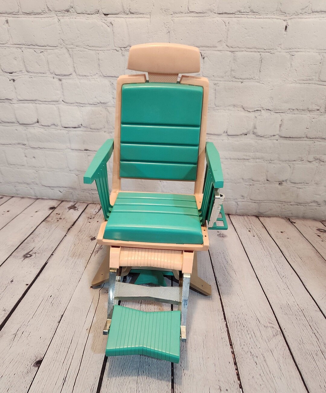 Deluxe Miss Beauty Parlor Chair for Large Doll Hair Salon 1960s Vintage