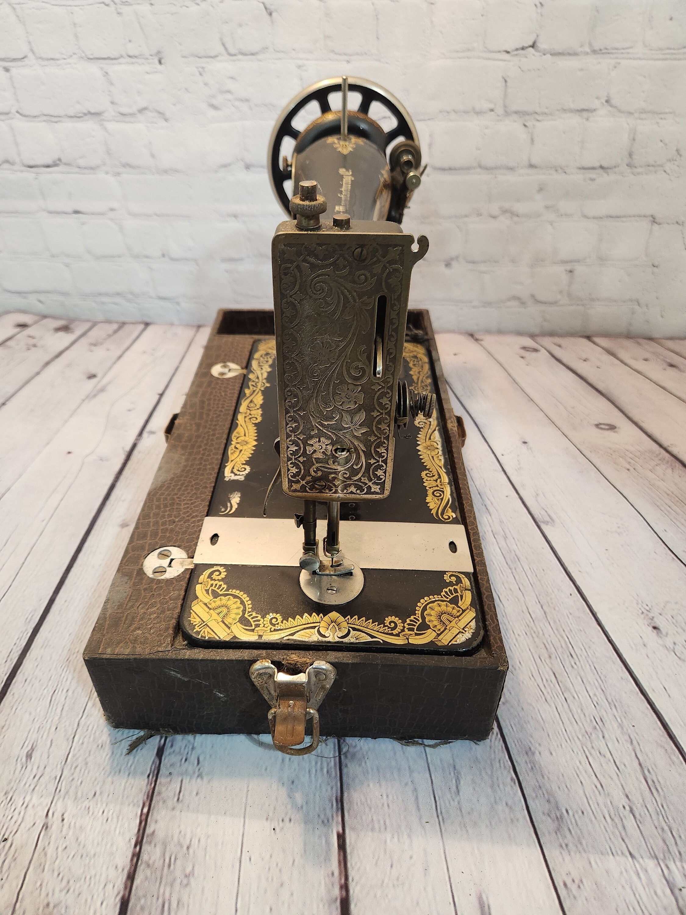 Antique Singer Sewing Machine, 1904, Model 28, Sphinx Design
