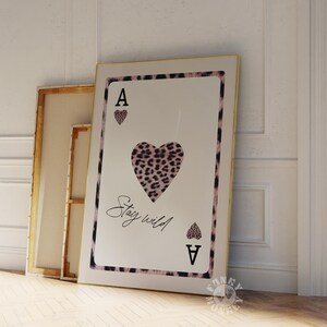 Stampa Asso di Cuori con Leopardo Rosa, Poster di Carte da Gioco Funky, Estetica retrò, Arte murale alla moda, Stampa digitale Stay Wild, Arte stampabile