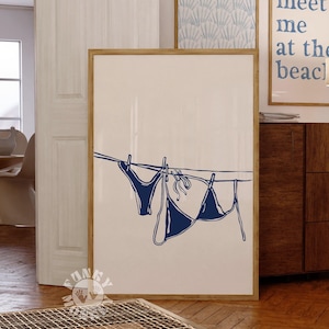 Stampa estiva bikini blu navy, stampa da ragazza costiera blu, estetica preppy, arte stampabile da spiaggia, arte murale alla moda per dormitori, stampa digitale