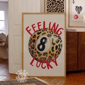 Lucky 8 Ball Leopard-Druck, rotes Retro Acht-Ball-Billard-Poster, funky Y2K ästhetisches Wohnungsdekor, sich fühlend glücklicher Poolball-Digitaldruck