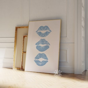 Blaue trendige Wandkunst, Blaue Kusslippen drucken, Digitaldruck, adrettes Dekor, flippige druckbare Kunst, sofortdownload