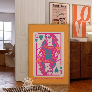 Carta da gioco Regina di cuori Funky Wall Art, Regina del cazzo di tutto stampabile Rosa Blu Giallo Dormitorio Decor Estetica Maximalist Wall Art