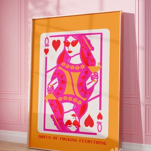 Rosa Arancione Regina di Cuori Carta da gioco Funky Wall Art Trendy Poster stampabile, Dorm Decor Estetica Maximalist Wall Art, College Apartment
