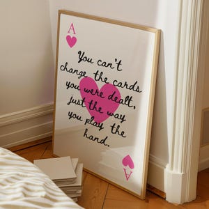 Arte murale alla moda rosa, stampa di carte da gioco retrò Ace Hearts, poster da ragazza preppy, arte stampabile estetica per dormitori universitari, stampa digitale