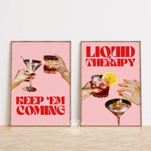 Trendy Retro Bar Cart Print Set van 2, Keep Em Coming Liquid Therapy Cocktail Print Set, Trendy Wall Art, Roze Girly Prints, Preppy Prints