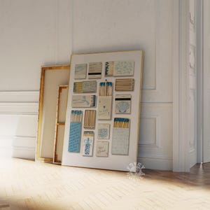 Puede incluir: Un collage de cajas de cerillas con dise&ntilde;os azules y blancos. Las cajas de cerillas est&aacute;n dispuestas en una cuadr&iacute;cula sobre un fondo blanco. Las cajas de cerillas presentan varios dise&ntilde;os, incluyendo conchas marinas, flores y patrones geom&eacute;tricos.