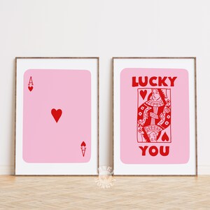 Trendy Lucky You Print Set di 2, Poster di carte da gioco retrò, Arredamento massimalista, Regina di cuori, Carta asso stampabile, Stampe digitali funky