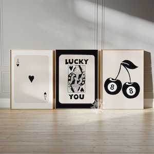 Lucky You Set di 3 stampe, Arte da parete alla moda, Carte da gioco retrò, Poster della Regina di Cuori, Ciliegia Lucky 8Ball, Carta Asso, Stampe digitali