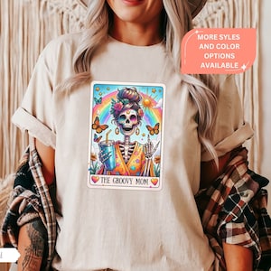 The Groovy Mom tarotkaartshirt, cadeau voor moeder, skelet moeder tshirt, Witchy Vibes Celestial Mom T-shirt, Moederdagcadeau voor moeder of stiefmoeder