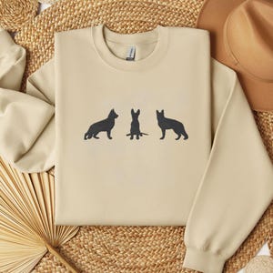 Sudadera unisex bordada con pastor alemán, sudadera de cuello redondo con estampado de pastor alemán, regalo para dueños de pastores alemanes, regalo para mamás pastoras, regalo para amantes de los pastores alemanes imagen 6