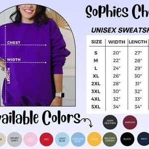 Puede incluir: Tabla de tallas para sudadera unisex con medidas en pulgadas para el pecho, el ancho, la longitud y la manga. Los colores disponibles incluyen blanco, arena, gris deportivo, rosa claro, rojo, azul claro, azul Carolina, dorado, verde militar, negro, azul marino, gris oscuro y granate.