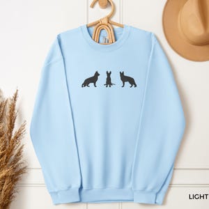 Sudadera unisex bordada con pastor alemán, sudadera de cuello redondo con estampado de pastor alemán, regalo para dueños de pastores alemanes, regalo para mamás pastoras, regalo para amantes de los pastores alemanes imagen 2