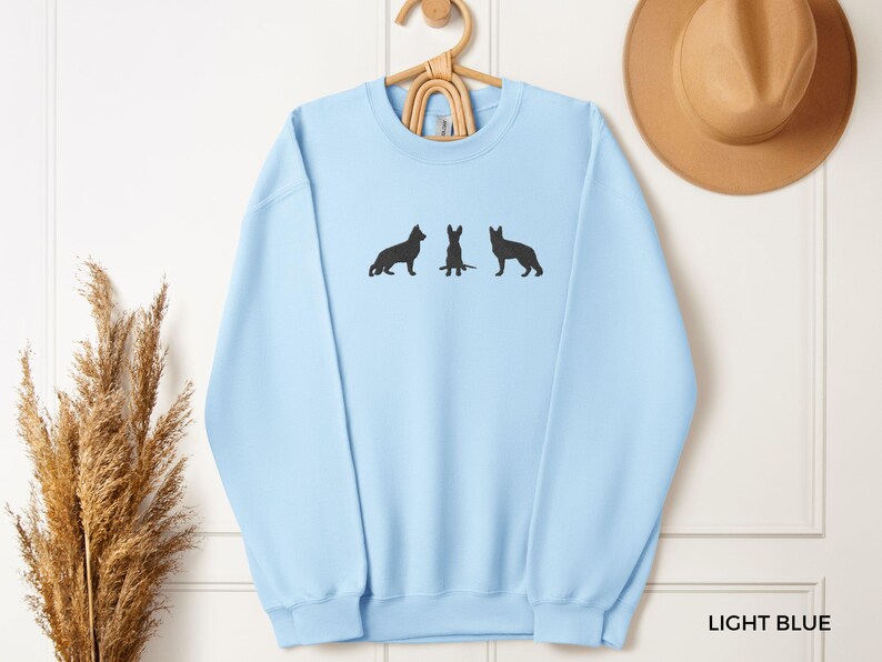 Sudadera unisex bordada con pastor alemán, sudadera de cuello redondo con estampado de pastor alemán, regalo para dueños de pastores alemanes, regalo para mamás pastoras, regalo para amantes de los pastores alemanes imagen 2