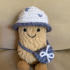Handmade accessories for Jellycat Peanut: hat and bag