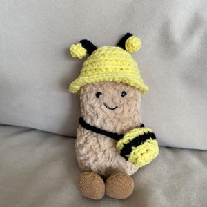 Handmade accessories for Jellycat Peanut: hat and bag