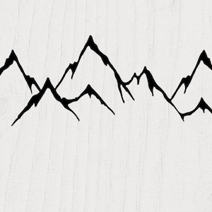 Peut inclure: Une illustration en ligne noire représentant une chaîne de montagnes avec plusieurs sommets dentelés de hauteurs et de largeurs variées. Le motif se compose de lignes nettes et angulaires formant une silhouette continue de paysage montagneux sur fond blanc.