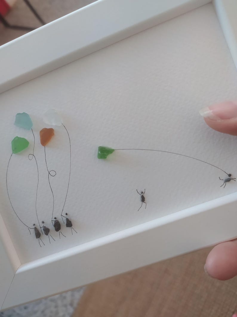 Framed Sea Glass Family Art | Landscape Coastal Housewarming Pebble Wall Decor Gift imagem 8