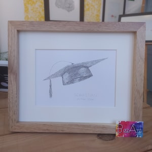 Wordart Junggesellenhut | Handschriftliche Worte | Personalisiertes Geschenk Abschluss | Gerahmt | 22x27 cm