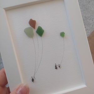 Sea glass | family with balloons | Framed | wall decoration | Handmade | Authentic Art | Gift | Framed size: 13 x 18 cm