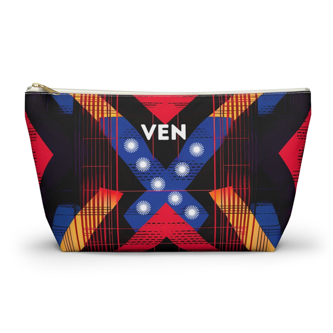 OVERSIZED WRISTLET POUCH VENEZUELA