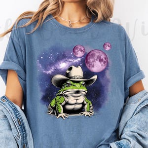 Cosmic Cowboy Frog T-Shirt, Vintage Western Space Graphic Tee, Comfort Colors, Gift for Frog Lover, Cowboy Aesthetic, Weirdcore Apparel
