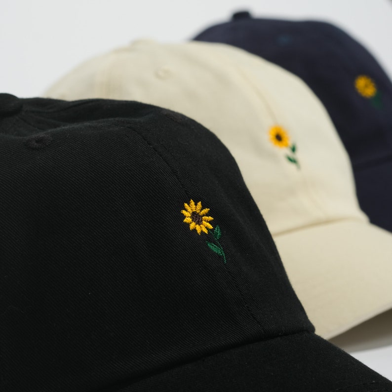 Sonnenblume Cap Individuell bestickte Baseballkappe Unstrukturierte Six Panel Cap mit Blumenstickerei Geschenk für Sie und Ihn Bild 2