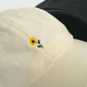 Sonnenblume Cap Individuell bestickte Baseballkappe Unstrukturierte Six Panel Cap mit Blumenstickerei Geschenk für Sie und Ihn Bild 7