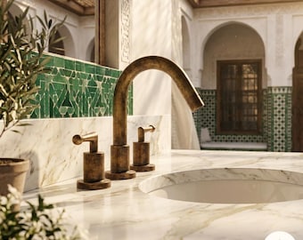 Ongelakte messing kraan: wijdverspreide gootsteenkraan met 3 openingen voor montage op het oppervlak, massief messing levende afwerking