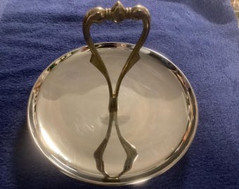 Bandeja para servir aperitivos Kromex vintage de un solo nivel, 20 cm, con asa de latón, estilo MCM.