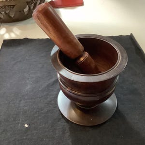 Mortier et pilon en bois pour la préparation d&#39;épices et d&#39;assaisonnements