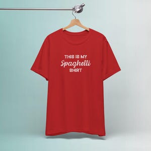 Spaghetti Tshirt, "This is my spaghetti shirt" Funny shirt for the messy eater, Unisex Jersey Short Sleeve Tee afbeelding 11