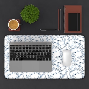 Blaue Toile Schreibtischmatte, blaues und weißes Blumenmuster, Bürodekoration, große Mausunterlage, Computerzubehör, Arbeit von zu Hause aus