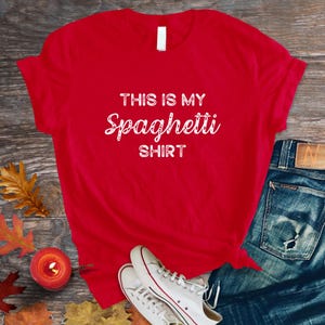 Spaghetti Tshirt, "This is my spaghetti shirt" Funny shirt for the messy eater, Unisex Jersey Short Sleeve Tee afbeelding 2