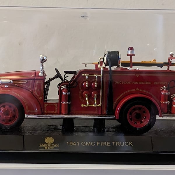 1941 GMC Fire Truck Scaled Model American Mint 1990s Original Box Authentic Vintage Firefighter Engine Vehicles USA Memorabilia Collectible