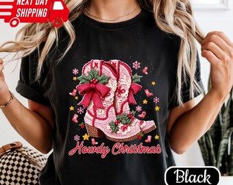 Comfort Colors Western Howdy Christmas Shirt: Trendy Faux Yarn Crochet Cowgirl Boots T-Shirt