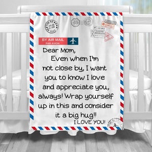 Manta con carta para mamá, manta familiar, regalo de cumpleaños para mamá de hija e hijo, manta con carta de "Querida mamá" por correo aéreo, sobre con franqueo.