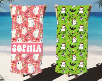 Gepersonaliseerde bijpassende strandhanddoek voor Halloween: spookachtige geest, pompoen, aangepaste kindernaam