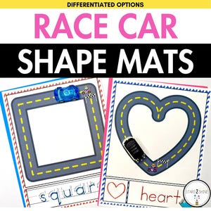 Puede incluir: Dos tapetes de formas con temas de coches de carreras. Uno presenta una pista cuadrada con un coche de carreras azul, y el otro tiene una pista en forma de corazón con un coche de carreras negro. Los tapetes tienen las palabras "cuadrado" y "corazón" en la parte inferior.